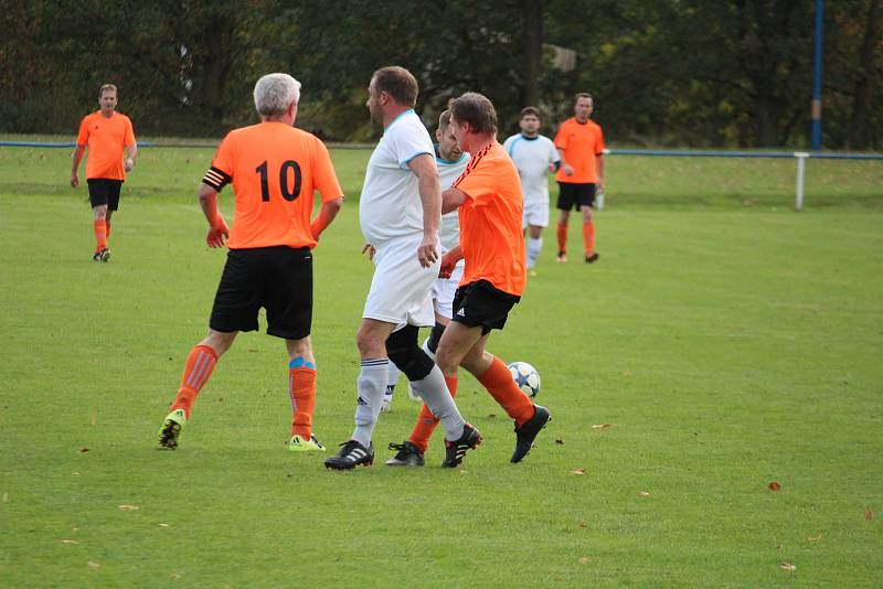 FK Staňkov C (v oranžovém) - Sokol Babylon (v bílém) 2:0 (1:0).