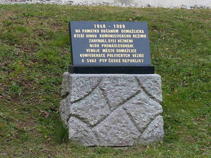 Z pietního aktu u pomníku obětem III. odboje.