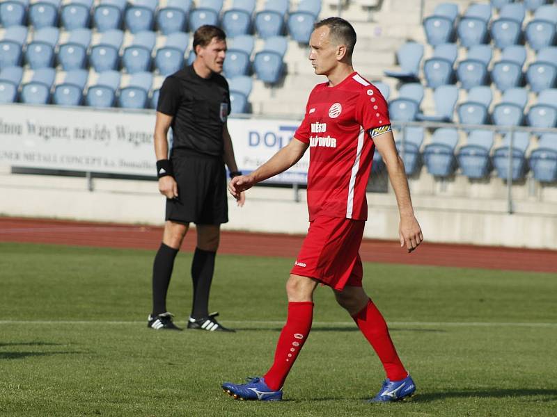 1. kolo MOL Cupu: TJ Jiskra Domažlice (na snímku hráči v bílých dresech) - FK Králův Dvůr 2:1 po prodloužení.