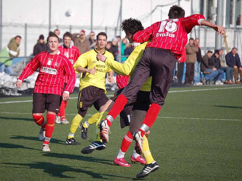 Z přípravného utkání Jiskry Domažlice s FK Holýšov.