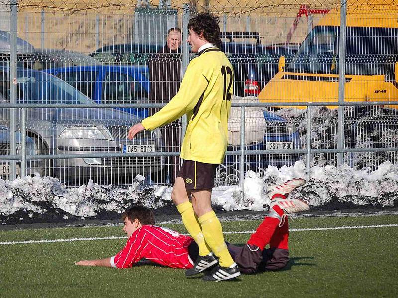 Z přípravného utkání Jiskry Domažlice s FK Holýšov.