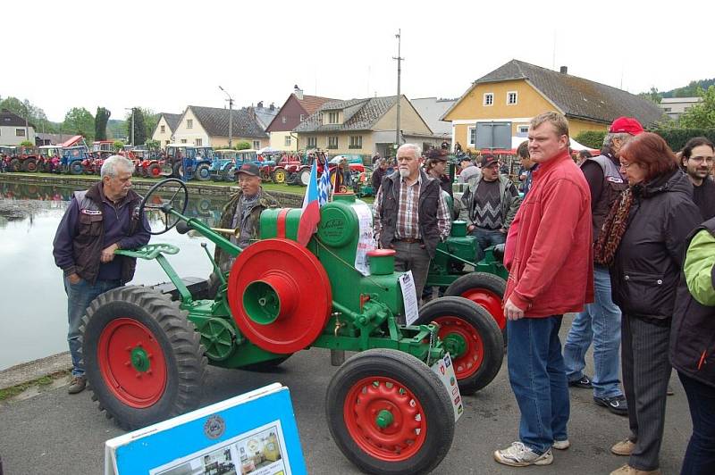 3. ročník Setkání starých traktorů a veteránů v Brnířově.