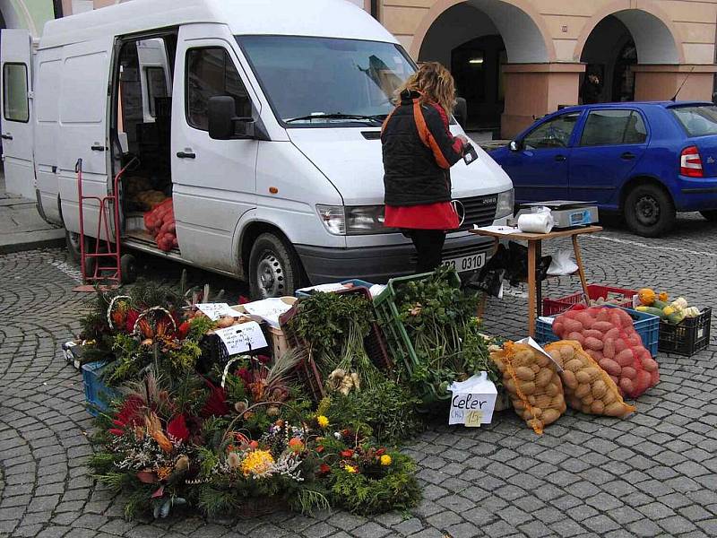 Z Farmářských trhů v Domažlicích v sobotu 22. října 2011.