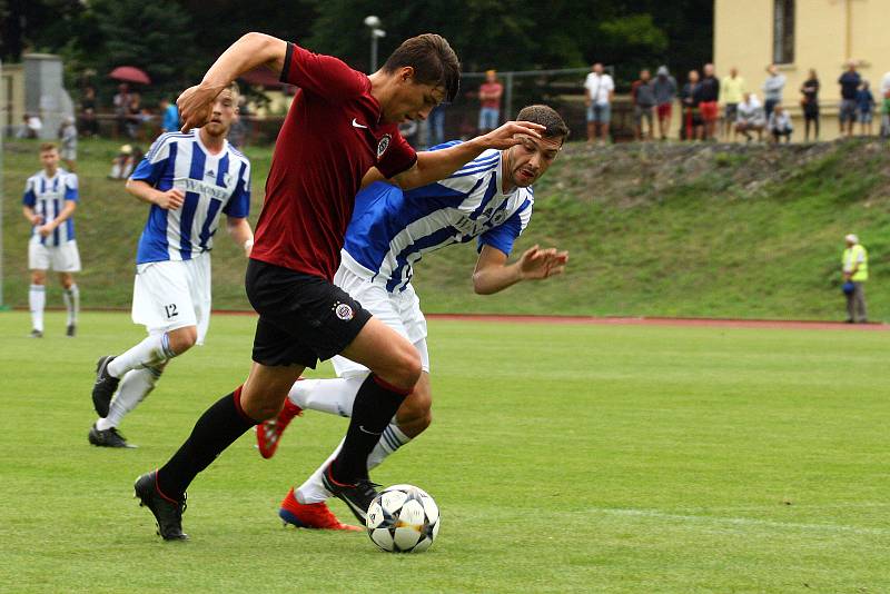 Fotbalisté Domažlic (na archivním snímku hráči v modrobílých dresech) prohráli na hřišti Benešova 3:5.