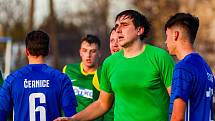 Fotbalisté TJ START Tlumačov (na snímku fotbalisté v zelených dresech).