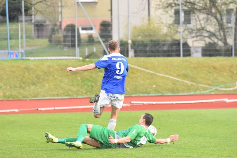 Ve šlágru ČFL Jiskra Domažlice (v modrém) porazila Vltavín 2:1