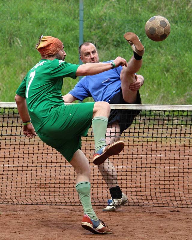 Pouťový turnaj v nohejbalu trojic v Horní Kamenici. 