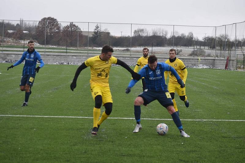 SOUBOJ TÝMŮ Z ČFL mezi Robstavem Přeštice a domažlickou Jiskrou skončil remízou 5:5. Foto: Jiří Pojar