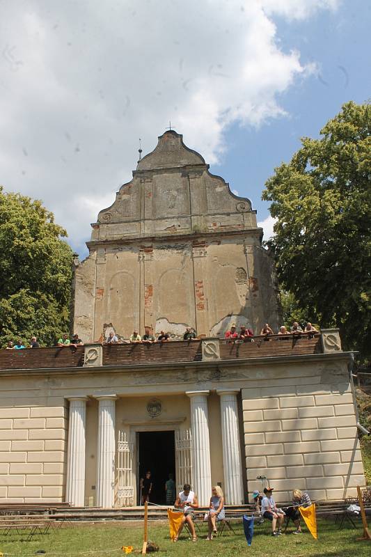 Letos se uskutečnila již třetí bitva na svaté Anně. Tentokrát se dobýval hrad. Nechyběly ani souboje s meči a palné zbraně.