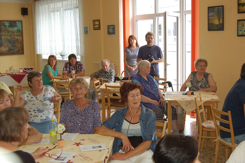 Vernisáž výstavy Zdeňka Martínka v domažlickém penzionu v Baldovské ulici.