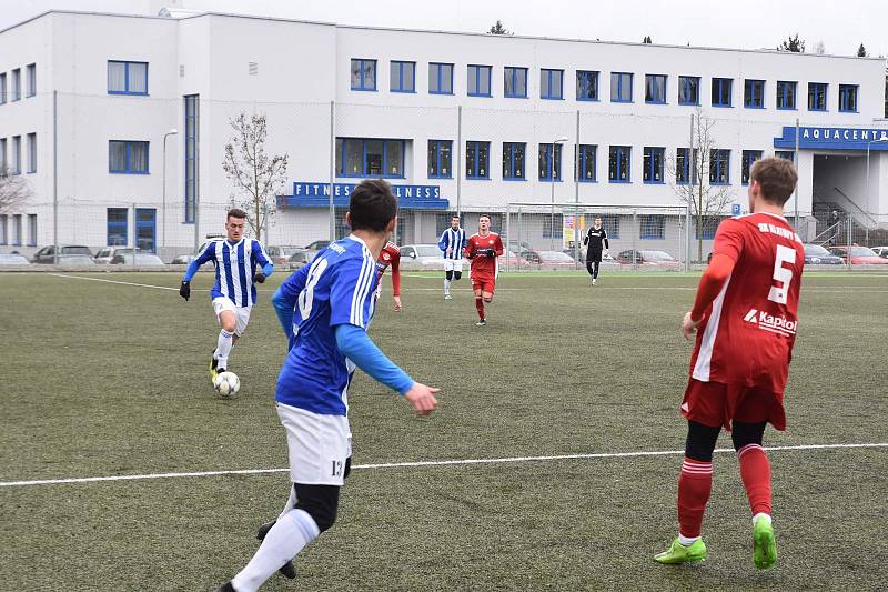 Jiskra Domažlice (v modrobílém) - SK Klatovy 1898 (v červeném) 6:2 (2:0).