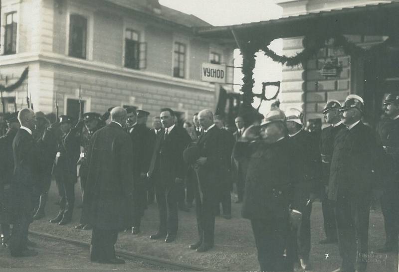 T. G. Masaryk strávil dva dny v Domažlicích. Navštívil vojenskou přehlídku a víme, jak spal a co jedl.