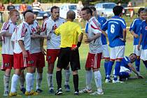 Z utkání fotbalistů FK Holýšov A s SK Slavia Vejprnice.