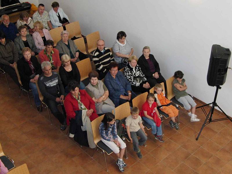 Noc kostelů: Z kostela evangelické církve v Domažlicích.