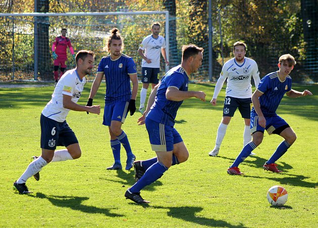 13th round FORTUNA CFL, group A: FK Motorlet Prague (blue) - TJ Jiskra Domazlice (players in white jerseys) 1: 1 (1: 1).
