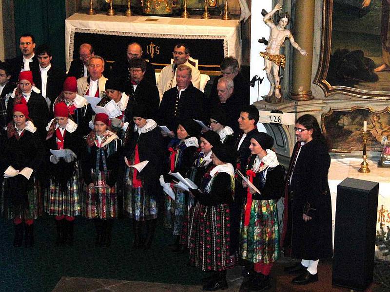 Z vánočního koncertu Národopisného souboru Postřekov a mužského sboru Haltravan Klenčí v kostele sv. J. Nepomuckého v Trhanově.