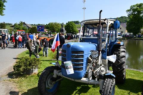 Při 11. ročníku Setkání starých traktorů a veteránů v Brnířově si návštěvníci pochvalovali nejen úžasné exponáty, ale i zázemí pro všechny přítomné.