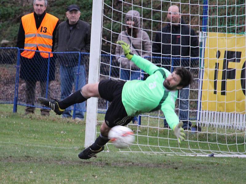 Fotbalisté Holýšova ve druhém utkání jarní části sezony na domácí půdě pouze remizovali s nováčkem z Nýrska. Druhý bod za výhru na penalty hostům zařídil brankář, který si poradil s většinou pokusů domácích exekutorů....