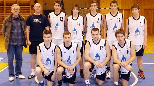 Společný snímek basketbalistů Jiskry Domažlice U19.