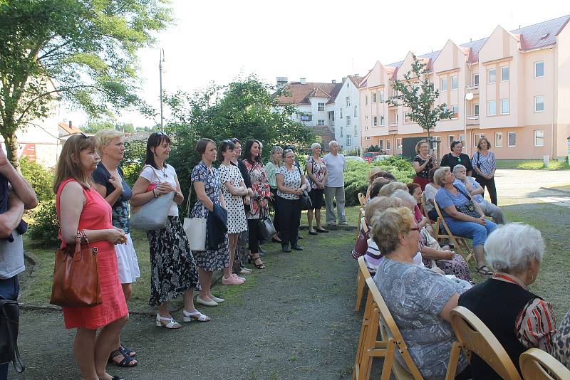 Vernisáž výstavy K muzice i na pole aneb chodské kroje očima umělců.