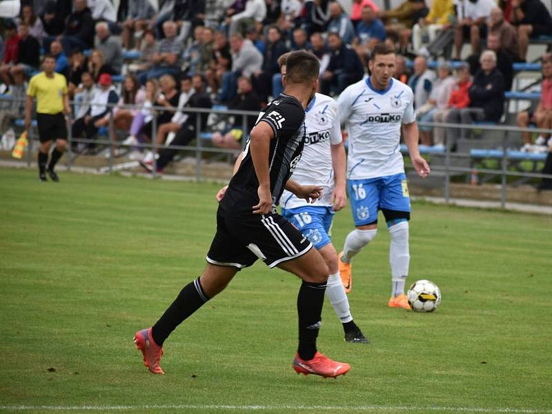 3. kolo FORTUNA ČFL A: Dynamo České Budějovice B - TJ Jiskra Domažlice (hráči v bílých dresech) 0:1 (0:1).