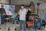 Jazz Quintet Pilsen zahrál v historických prostorách klenečské Staré pošty.