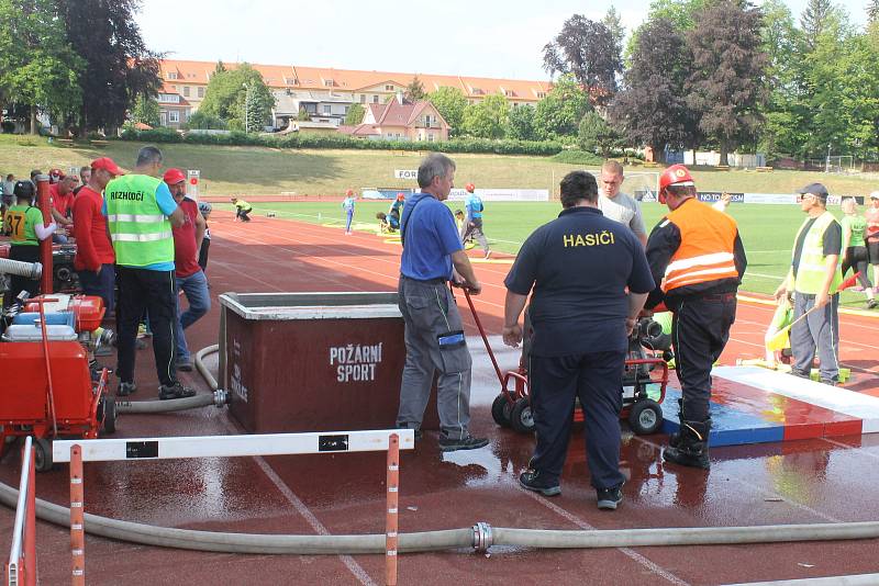 OKRESNÍ KOLO letošního ročníku  hasičské hry Plamen probíhalo celou sobotu v Domažlicích na místním stadionu Jiskry.