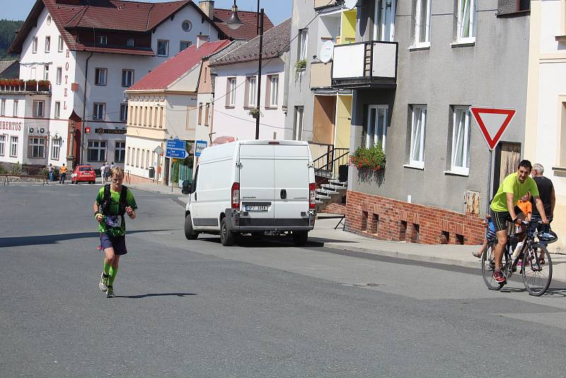 Jubilejní ročník přeshraničního běhu se těšil rekordní účasti 129 závodníků.