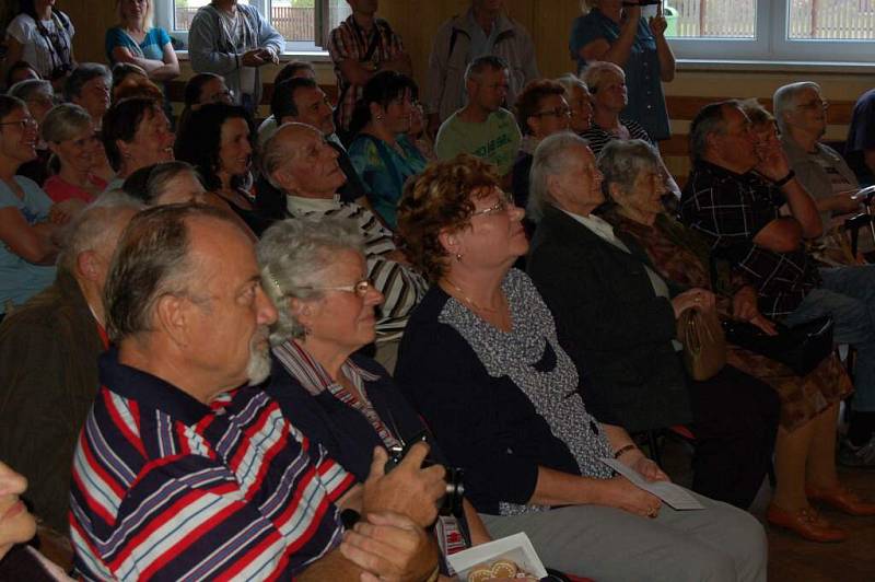 Školní akademie připomněla 90. výročí založení Masarykovy ZŠ v Klenčí pod Čerchovem.