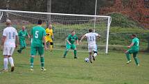 Sokol Babylon (v bílém) - Sokol Luženice (v zeleném) 0:1 (0:1).