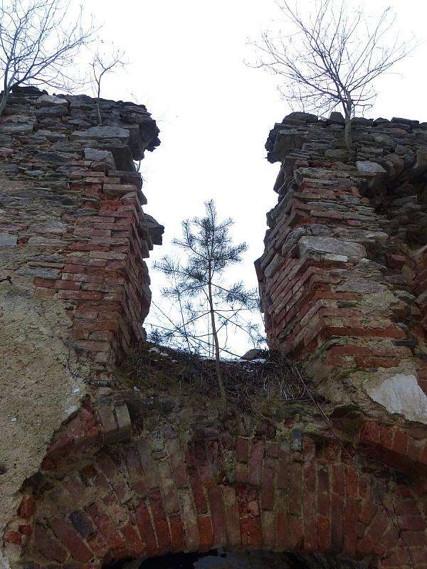 Šitbořská památka, kostel sv. Mikuláše, má už na první pohled svá nejlepší léta za sebou.