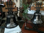 Dva nové zvony Karel a Martin už jsou v kostele svatého Martina v Klenčí pod Čerchovem. Vytvořil je Michal Votruba.