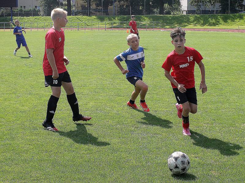 Fotbalisté z domažlické Jiskry si ve středu zahráli přátelský zápas se žáky FK Hodonín.