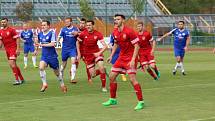 Fotbalisté FK Tachov (v červených dresech) potvrdili v sobotu roli favorita a porazili v České fotbalové lize tým Hořovicka 4:1.