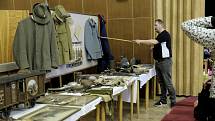 Výstava v Lidovém domě ve Staňkově představuje vojenskou výzbroj a výstroj od Rakouska-Uherska do Druhé světové války.