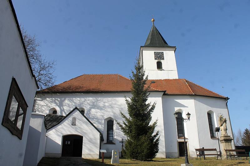 Kostel sv. archanděla Michaela ve Všerubech se dočká opravy.