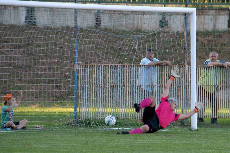 Z utkání fotbalistů FK Holýšov A a FK Horažďovice. 