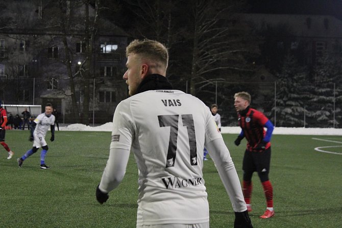 Domažlický fotbalista Jonáš Vais v přípravném zápase s Křimicemi.