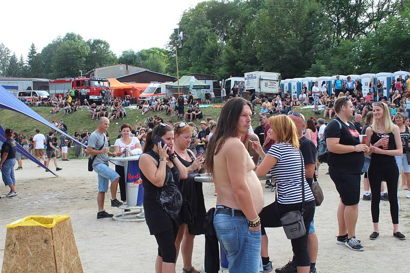 Chodrockfest 2019, druhý den. Nejvíce zazářila kapela Trautenberk.