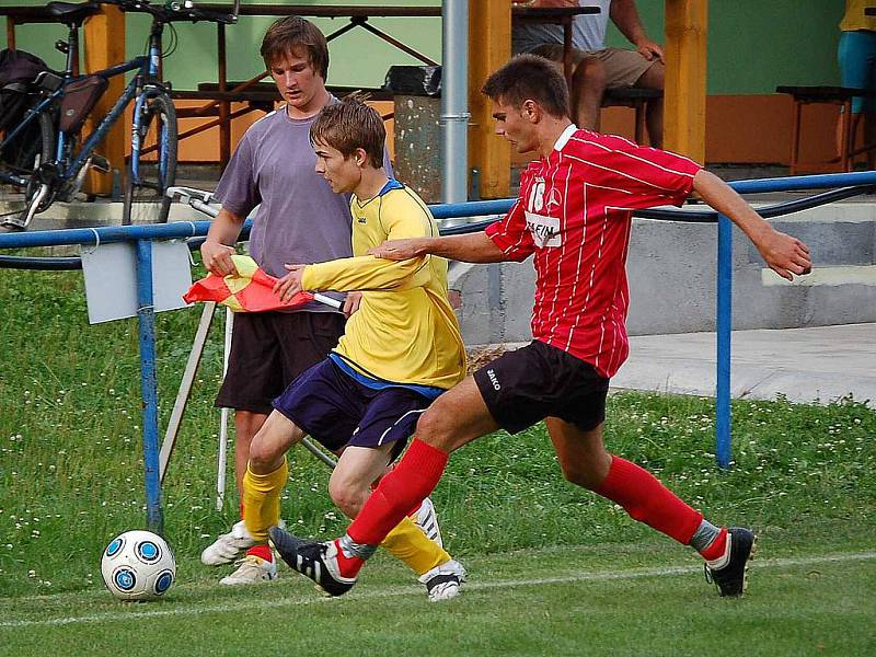 Z přípravného utkání hráčů Sokola Krchleby s FK Holýšov.