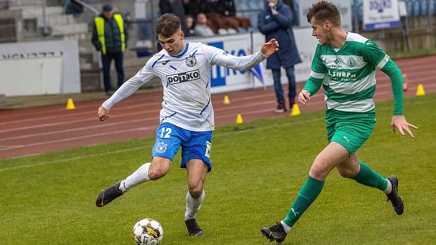 22. kolo FORTUNA ČFL, skupina A: TJ Jiskra Domažlice (na snímku fotbalisté v modrobílých dresech) - Bohemians Praha 1905 B 2:0.