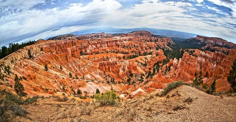 Daniel Balcar z Domažlic je fotograf a rád cestuje do netradičních lokalit. Snímky slotových kaňonů jsou z jihozápadu Spojených států amerických.