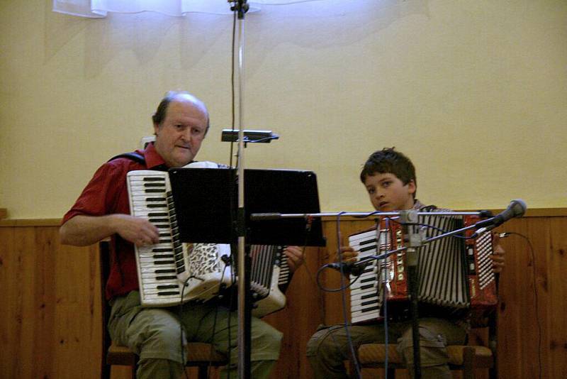 Setkání harmonikářů v Hostouni.