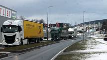 Na hraničním přechodu Folmava se také ve středu ráno tvořily kolony. Situace je ale podle oslovených řidičů už lepší než pondělí. Foto: Deník/Klára Mrázová