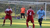 FK Holýšov B (v modrém) - Sokol Osvračín (v červeném) 2:2, na penalty 2:4.