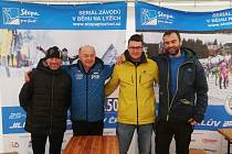 Výprava klubu LK Tatran Chodov při pozávodním odpočinku nešetřila úsměvy.