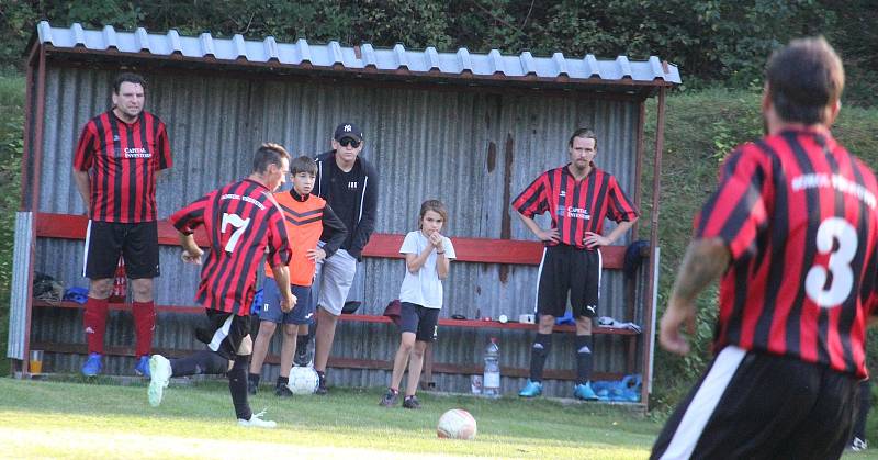 Sokol Hlohová (ve žlutém) - Sokol Všeruby (v červeném) 2:4.