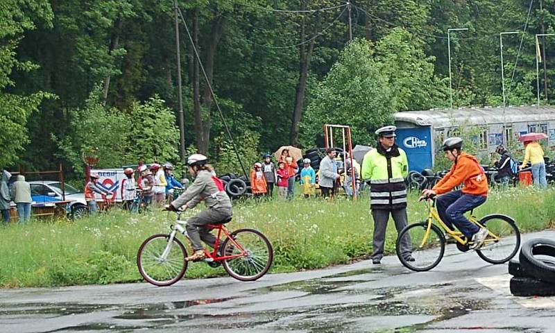 Okresní kolo Dopravní soutěže mladých cyklistů se dnes, ve čtvrtek 14. května, konalo v Domažlicích.