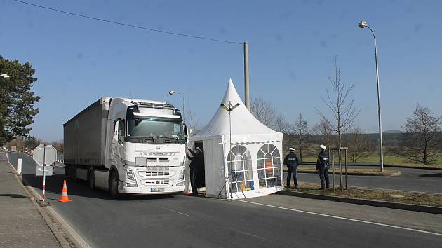 Vedení Všerub nabídlo německým policistům zázemí v prostorách bývalé celnice.