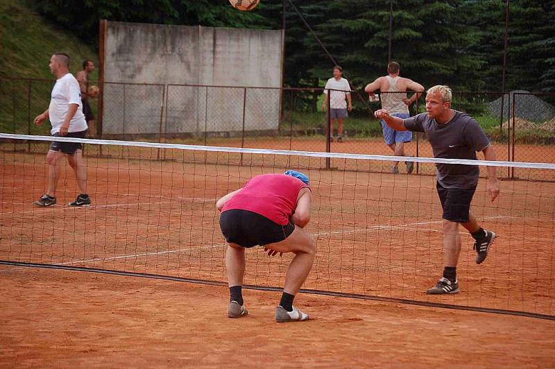 Z nohejbalového turnaje v Dílích.